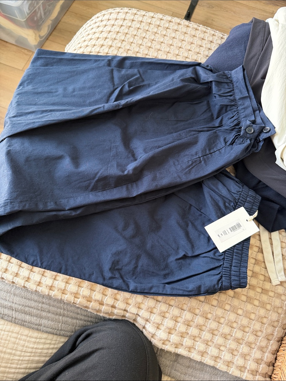 Aritzia Balloon Pants